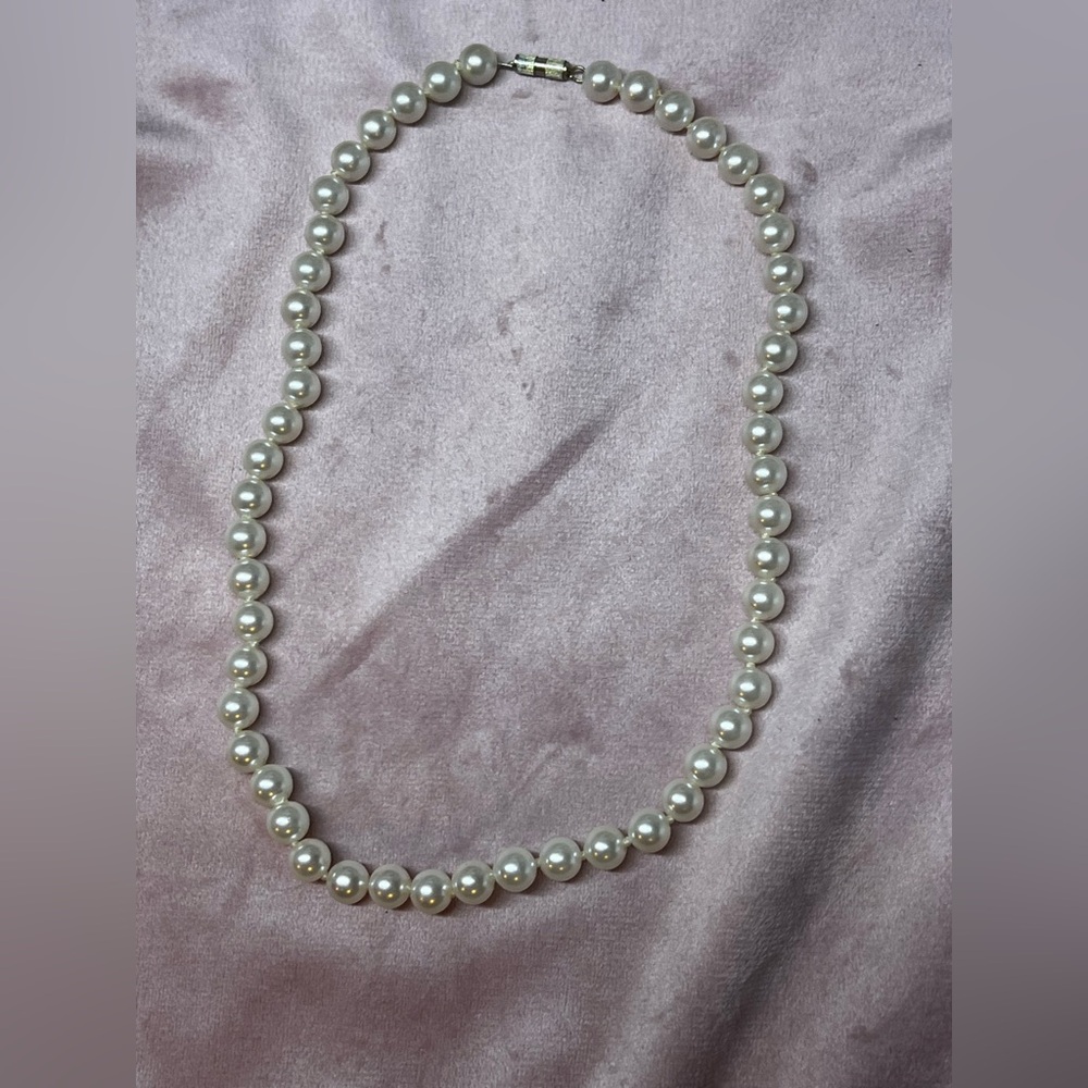 Elegant False Pearl Necklace